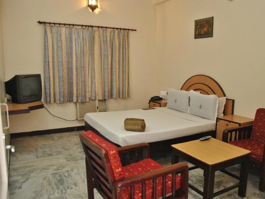 Santhi Inn Pondicherry Exterior foto